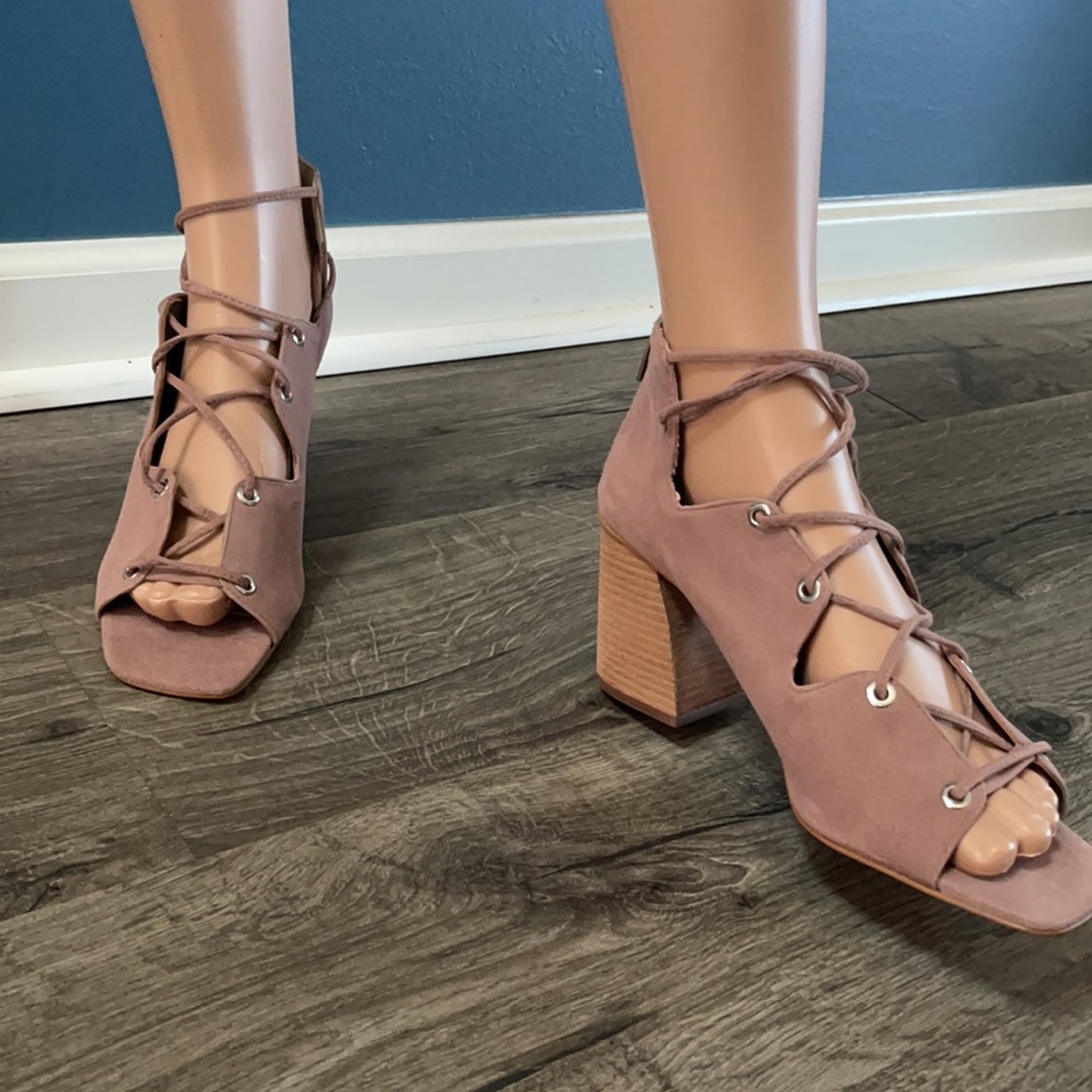 Vince camuto  pink suede block heels size 10